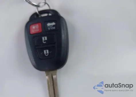 2017 Toyota Corolla Se z USA, uszkodzony, nr VIN 5YFBURHEXHP716018